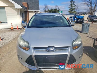 Piąte zdjęcie samochodu w środku: 2014 FORD FOCUS TITANIUM VIN:1FADP3J23EL128579 - miniatura