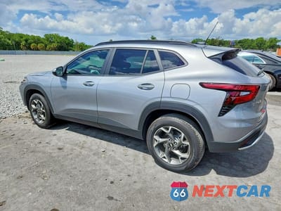 Drugie zdjęcie samochodu z przodu: 2025 CHEVROLET TRAX 1LT VIN:KL77LHEP5SC320326 - miniatura