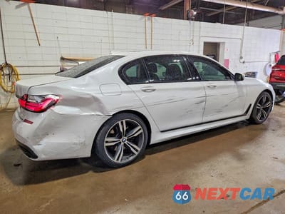 Trzecie zdjęcie samochodu z tyłu: 2016 BMW 740 I VIN:WBA7E2C57GG714497 - miniatura