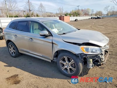 Czwarte zdjęcie samochodu z boku: 2015 VOLVO XC60 T6 PREMIER+ VIN:YV4902RC9F2562537 - miniatura