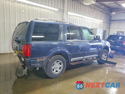 Trzecie zdjęcie samochodu z tyłu: 1998 LINCOLN NAVIGATOR VIN:5LMPU28L7WLJ33223 - miniatura
