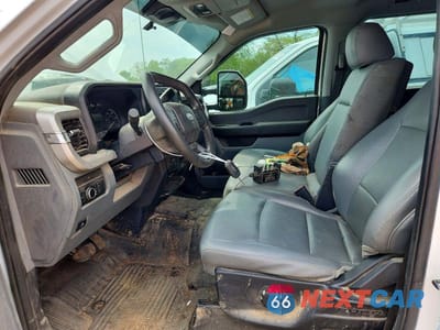 Zdjęcie 7 z 12 samochodu: 2024 FORD F450 VIN:1FT8W4DT7REE46529 - miniatura