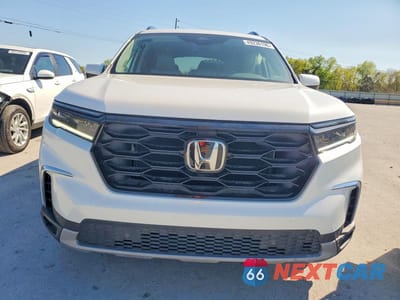 Piąte zdjęcie samochodu w środku: 2025 HONDA PILOT TOURING VIN:5FNYG1H7XSB072723 - miniatura