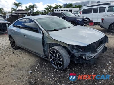 Czwarte zdjęcie samochodu z boku: 2018 VOLVO S60 DYNAMIC VIN:YV126MFL2J2453293 - miniatura