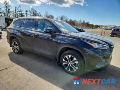 Czwarte zdjęcie samochodu z boku: 2020 TOYOTA HIGHLANDER XLE VIN:5TDGZRBH2LS017881 - miniatura