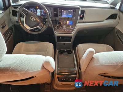 Zdjęcie 8 z 14 samochodu: 2019 TOYOTA SIENNA LE VIN:5TDKZ3DC1KS997191 - miniatura
