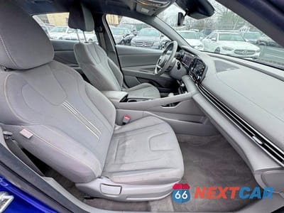 Piąte zdjęcie samochodu w środku: 2022 HYUNDAI ELANTRA SEL VIN:KMHLS4AGXNU314292 - miniatura