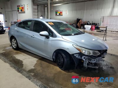 Czwarte zdjęcie samochodu z boku: 2017 CHEVROLET CRUZE LS VIN:1G1BC5SMXH7208542 - miniatura