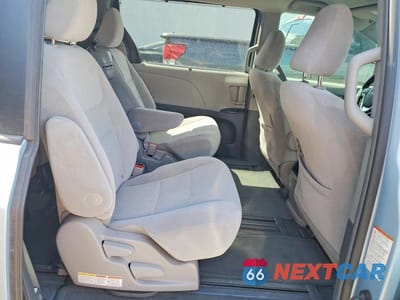 Zdjęcie 11 z 12 samochodu: 2016 TOYOTA SIENNA LE 8-PASSENGER VIN:5TDKK3DC3GS692481 - miniatura