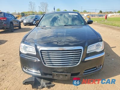 Piąte zdjęcie samochodu w środku: 2014 CHRYSLER 300 VIN:2C3CCAAG3EH343334 - miniatura