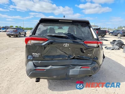 Zdjęcie 6 z 13 samochodu: 2021 TOYOTA RAV4 XLE VIN:2T3W1RFV8MW137669 - miniatura