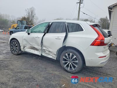 Drugie zdjęcie samochodu z przodu: 2023 VOLVO XC60 PLUS VIN:YV4L12RN4P1336210 - miniatura