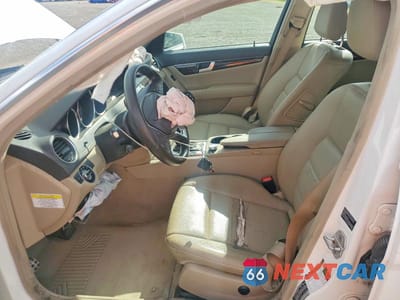 Zdjęcie 7 z 12 samochodu: 2014 MERCEDES-BENZ C 250 VIN:WDDGF4HB5EG196001 - miniatura