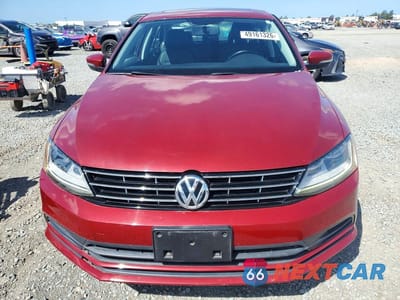 Piąte zdjęcie samochodu w środku: 2018 VOLKSWAGEN JETTA SE VIN:3VWDB7AJ6JM220735 - miniatura