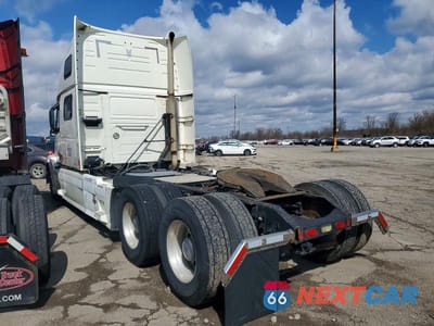 Trzecie zdjęcie samochodu z tyłu: 2004 VOLVO VNL SEMI TRUCK VIN:4V4NC9TH24N362444 - miniatura