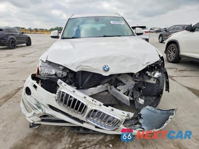 Piąte zdjęcie samochodu w środku: 2017 BMW X3 SDRIVE28I VIN:5UXWZ7C34H0X42524 - miniatura