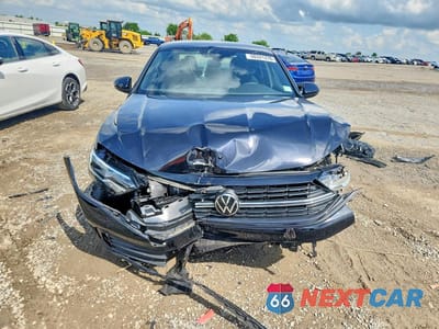 Piąte zdjęcie samochodu w środku: 2024 VOLKSWAGEN JETTA SPORT VIN:3VWBM7BU1RM074105 - miniatura
