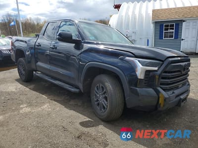 Czwarte zdjęcie samochodu z boku: 2025 TOYOTA TUNDRA SR5 VIN:5TFLA5DA2SX252854 - miniatura