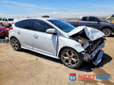 Czwarte zdjęcie samochodu z boku: 2017 FORD FOCUS ST VIN:1FADP3L9XHL254548 - miniatura
