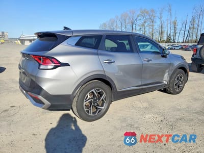 Trzecie zdjęcie samochodu z tyłu: 2024 KIA SPORTAGE LX VIN:KNDPU3DF8R7263814 - miniatura