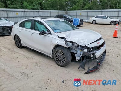 Czwarte zdjęcie samochodu z boku: 2024 KIA FORTE GT LINE VIN:3KPF54AD9RE741868 - miniatura