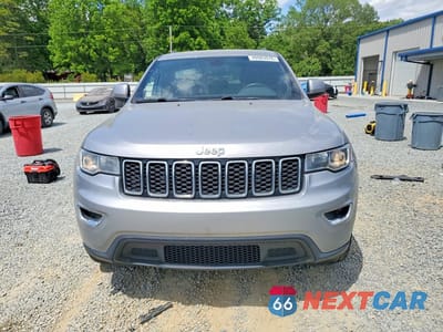 Piąte zdjęcie samochodu w środku: 2018 JEEP GRAND CHEROKEE LAREDO VIN:1C4RJFAG0JC287732 - miniatura