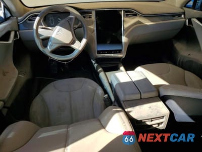Zdjęcie 8 z 12 samochodu: 2013 TESLA MODEL S VIN:5YJSA1AG9DFP04809 - miniatura