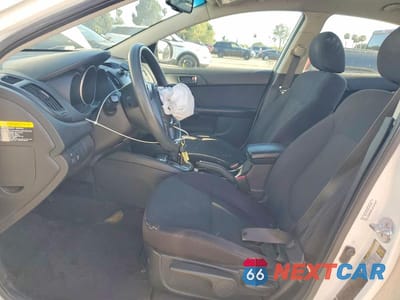 Zdjęcie 7 z 12 samochodu: 2012 KIA FORTE EX VIN:KNAFU4A2XC5516683 - miniatura