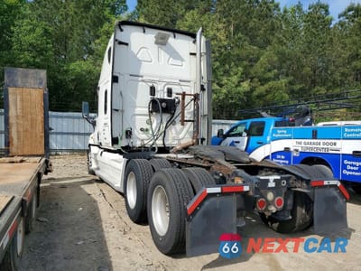 Trzecie zdjęcie samochodu z tyłu: 2011 FREIGHTLINER CASCADIA 125 SEMI TRUCK VIN:1FUJGLDR6BLAZ4649 - miniatura