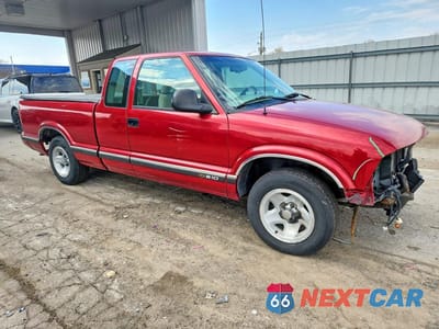Czwarte zdjęcie samochodu z boku: 1996 CHEVROLET S TRUCK S10 VIN:1GCCS19XXT8211841 - miniatura