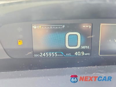 Zdjęcie 9 z 12 samochodu: 2017 TOYOTA PRIUS TWO ECO VIN:JTDKARFUXH3533066 - miniatura