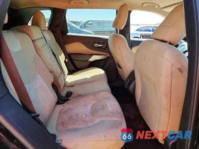 Zdjęcie 10 z 12 samochodu: 2018 JEEP CHEROKEE LATITUDE VIN:1C4PJLCB4JD590479 - miniatura