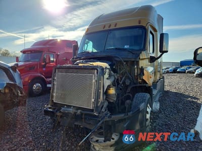 Drugie zdjęcie samochodu z przodu: 2017 FREIGHTLINER CASCADIA 125 SEMI TRUCK VIN:3AKJGLDR0HSHV0907 - miniatura