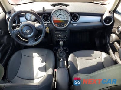 Zdjęcie 8 z 12 samochodu: 2011 MINI COOPER VIN:WMWSU3C51BT092921 - miniatura