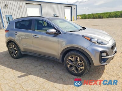 Czwarte zdjęcie samochodu z boku: 2021 KIA SPORTAGE EX VIN:KNDPNCAC4M7842900 - miniatura