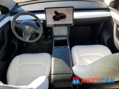Zdjęcie 8 z 12 samochodu: 2024 TESLA MODEL Y VIN:7SAYGDEE1RA308805 - miniatura