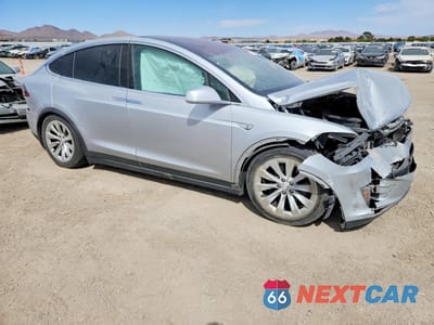 Czwarte zdjęcie samochodu z boku: 2016 TESLA MODEL X VIN:5YJXCAE27GF002877 - miniatura