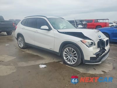 Czwarte zdjęcie samochodu z boku: 2015 BMW X1 SDRIVE28I VIN:WBAVM1C54FV498316 - miniatura