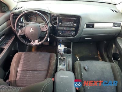 Zdjęcie 8 z 14 samochodu: 2016 MITSUBISHI OUTLANDER ES VIN:JA4AD2A34GZ017879 - miniatura