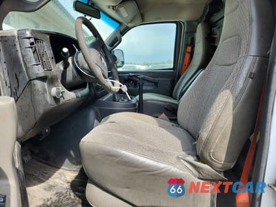Zdjęcie 7 z 14 samochodu: 2017 CHEV EXPRESS G2500 VIN:1GCWGAF1XH1217198 - miniatura