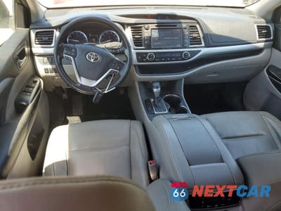 Zdjęcie 8 z 13 samochodu: 2018 TOYOTA HIGHLANDER XLE VIN:5TDJZRFH4JS528974 - miniatura