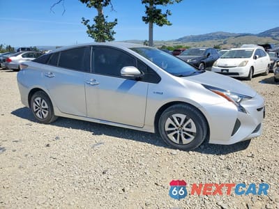 Czwarte zdjęcie samochodu z boku: 2016 TOYOTA PRIUS FOUR VIN:JTDKARFU2G3023728 - miniatura