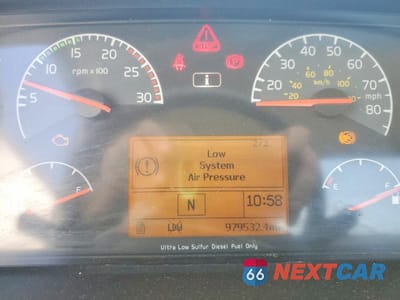 Zdjęcie 8 z 10 samochodu: 2017 VOLVO VNL SEMI TRUCK VIN:4V4N39TG4HN987988 - miniatura
