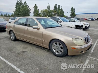 Czwarte zdjęcie samochodu z boku: 2002 MERCEDES BENZ S 430 VIN:WDBNG70J62A304254 - miniatura