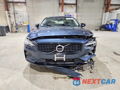 Piąte zdjęcie samochodu w środku: 2022 VOLVO S60 B5 MOMENTUM VIN:7JRL12TZ5NG155207 - miniatura