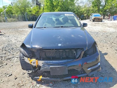 Piąte zdjęcie samochodu w środku: 2013 MERCEDES-BENZ C 300 4MATIC VIN:WDDGF8AB3DG132989 - miniatura