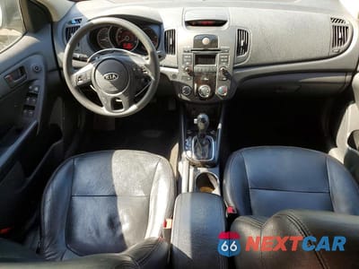 Zdjęcie 8 z 12 samochodu: 2012 KIA FORTE EX VIN:KNAFU4A2XC5632790 - miniatura