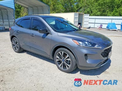 Czwarte zdjęcie samochodu z boku: 2021 FORD ESCAPE SE VIN:1FMCU0G6XMUB27523 - miniatura