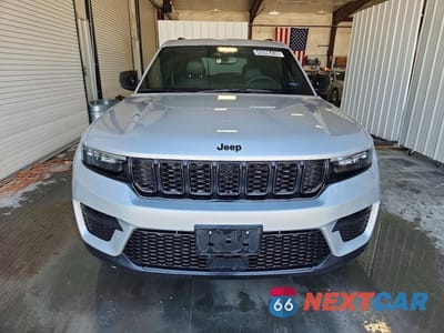 Piąte zdjęcie samochodu w środku: 2023 JEEP GRAND CHEROKEE LAREDO VIN:1C4RJHAG4PC589318 - miniatura