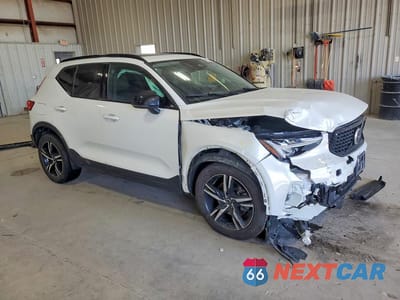 Czwarte zdjęcie samochodu z boku: 2023 VOLVO XC40 PLUS VIN:YV4L12UL0P2944239 - miniatura